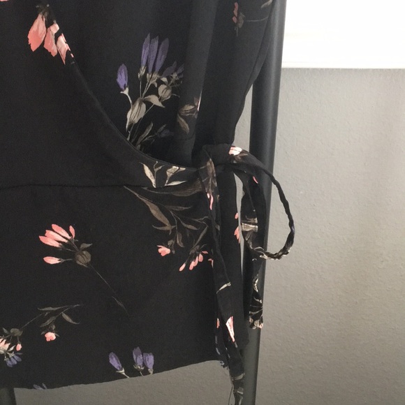 Dynamite wrap blouse - Picture 4 of 4